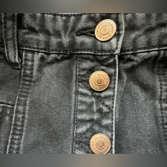 Stradivarius  black denim mini skirt with front buttons - Picture 4 of 4
